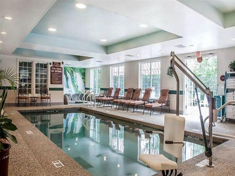 Comfort Inn & Suites Sturbridge-Brimfield Екстериор снимка
