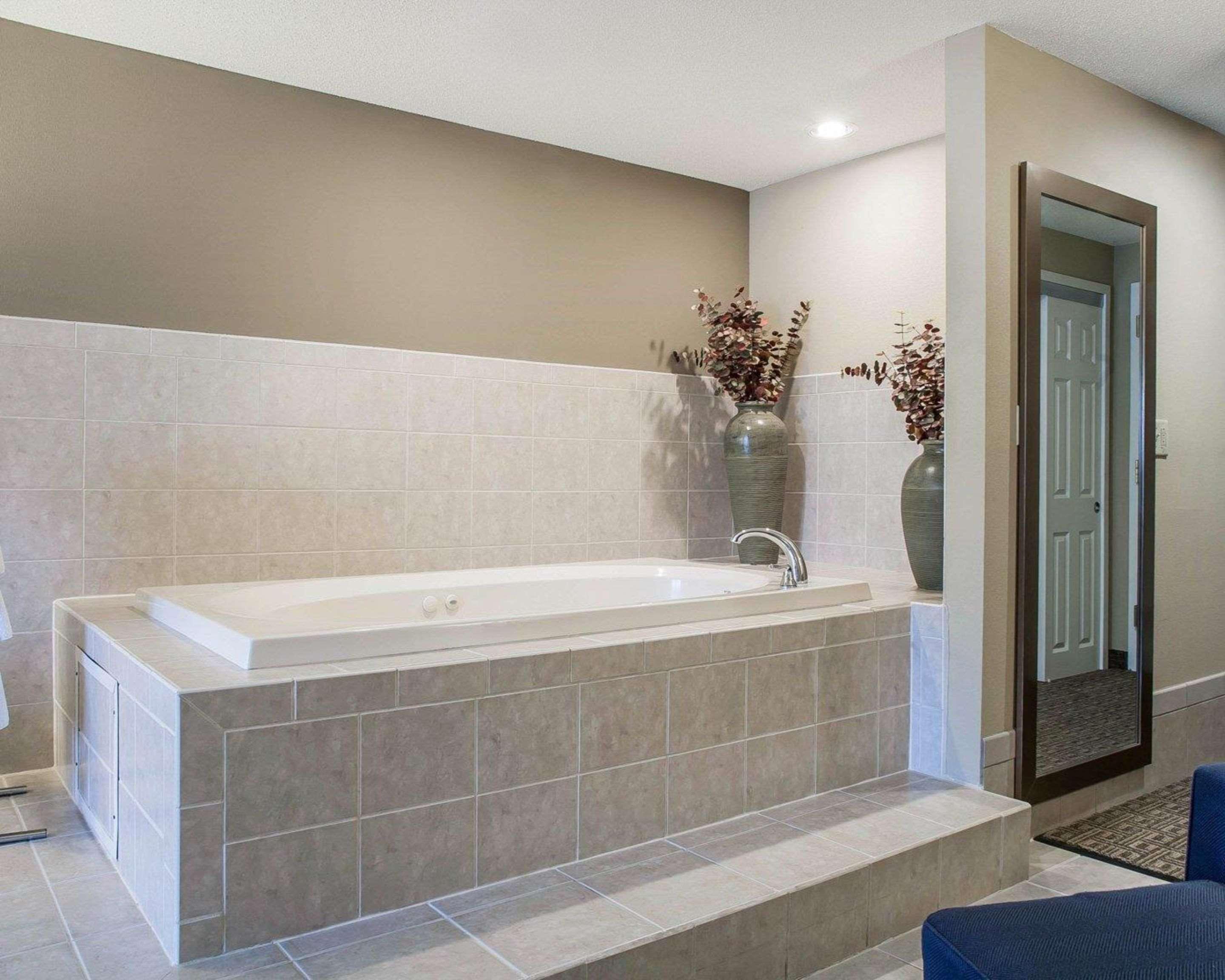 Comfort Inn & Suites Sturbridge-Brimfield Екстериор снимка