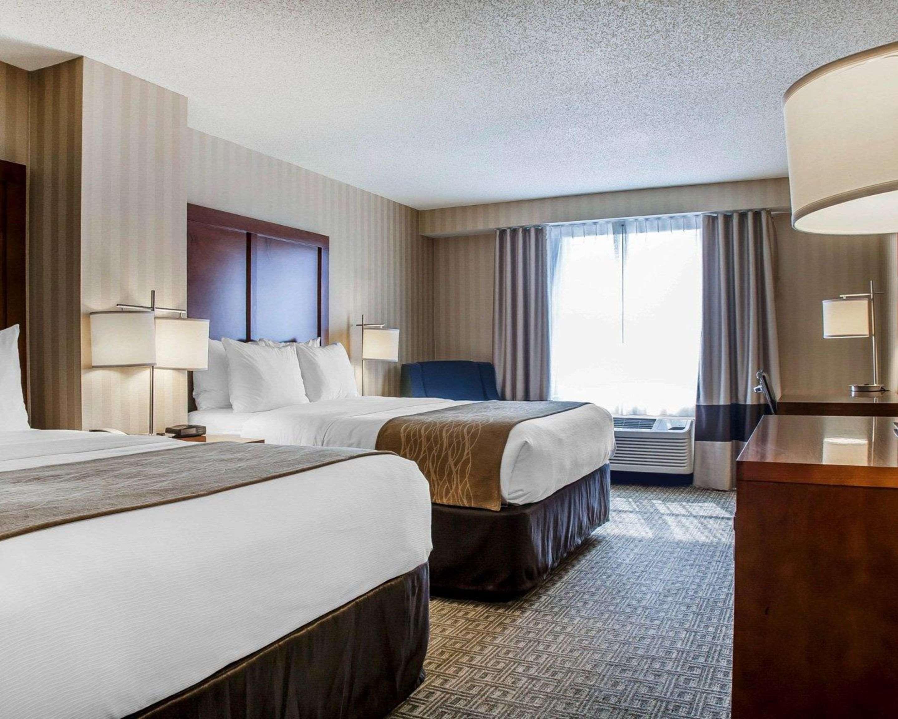 Comfort Inn & Suites Sturbridge-Brimfield Екстериор снимка