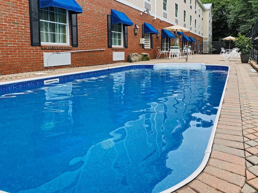 Comfort Inn & Suites Sturbridge-Brimfield Екстериор снимка